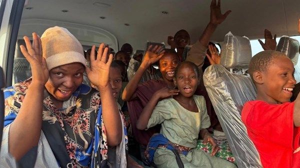 نيجيريا تعلن تحرير 130 تلميذا مختطفا