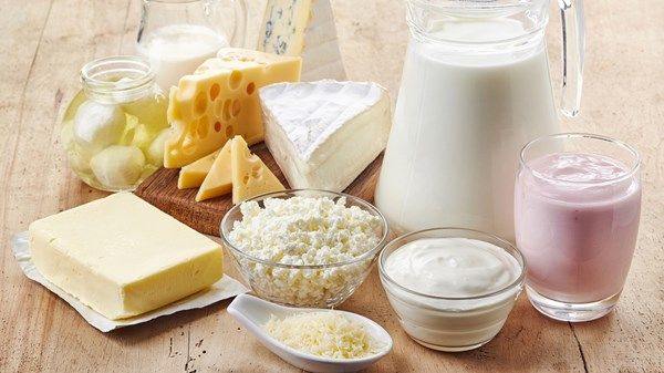 الصين تفرض رسوما جمركية على منتجات الألبان الأوروبية