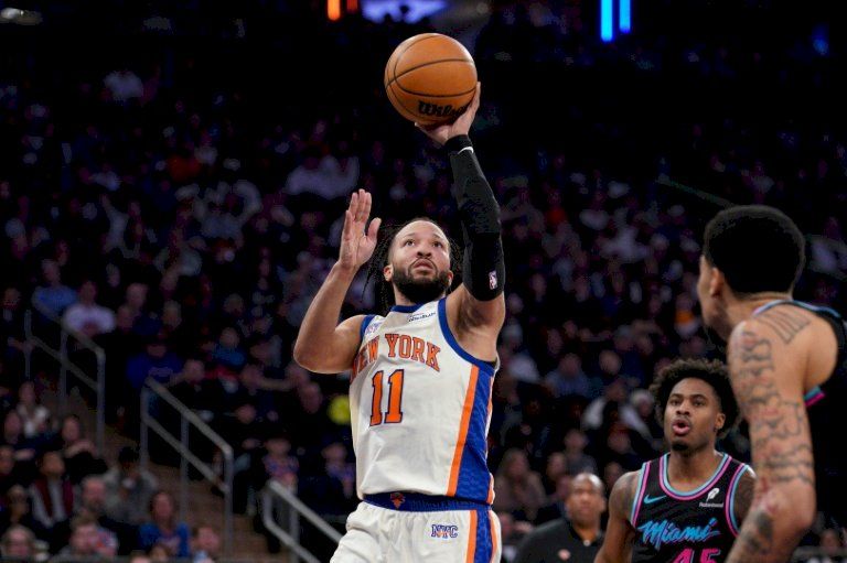 أن بي ايه: 47 نقطة من برونسون في فوز نيكس على هيت