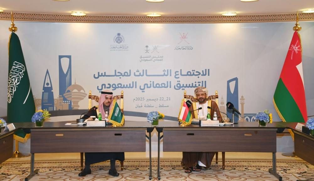 وزير الخارجية ونظيره العماني يعقدان الاجتماع الثالث للمجلس التنسيقي في مسقط