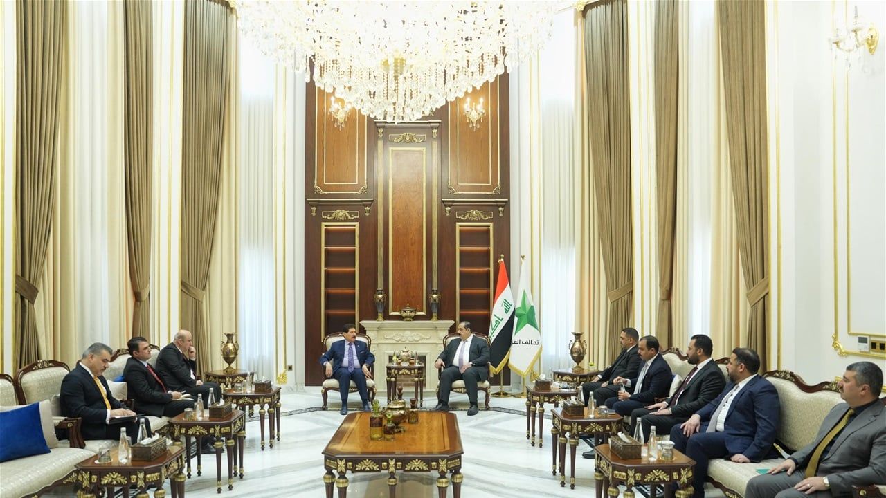 السامرائي يستقبل وفد الديمقراطي الكردستاني ويؤكد أهمية الالتزام بالتوقيتات الدستورية