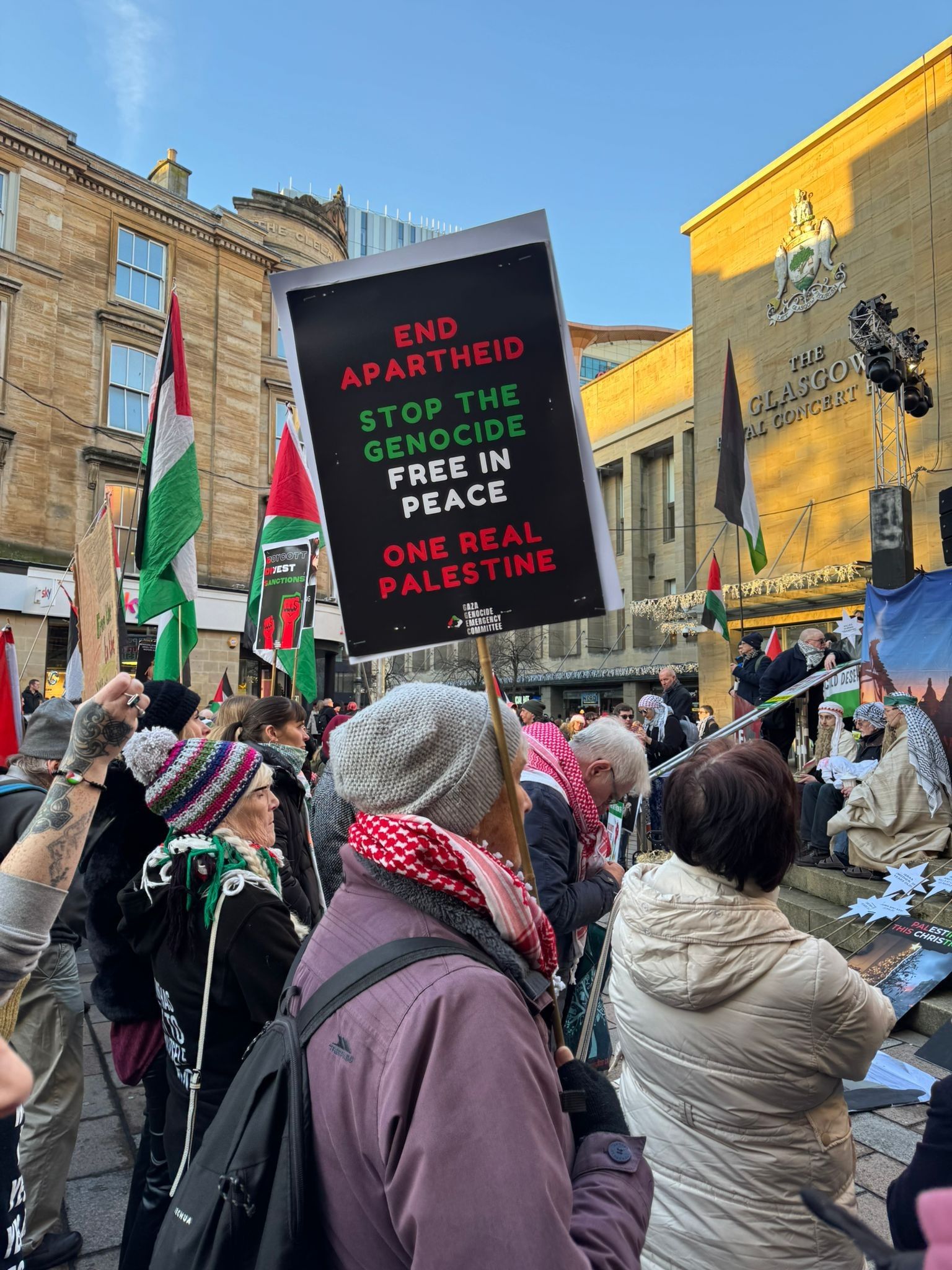 بالصور: اسكتلندا تتظاهر دعما لفلسطين وتندد بالإبادة الجماعية في غزة