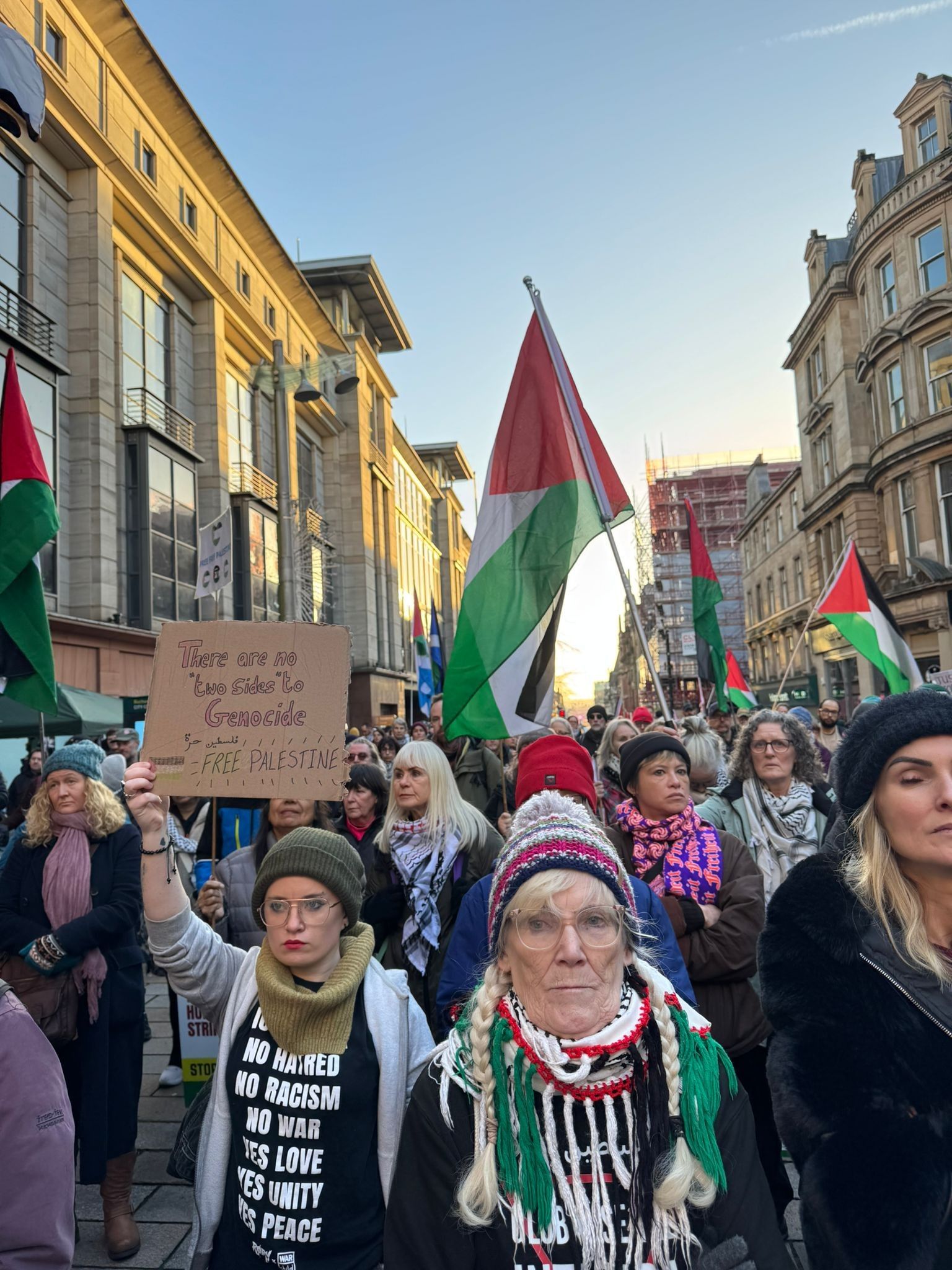 بالصور: اسكتلندا تتظاهر دعما لفلسطين وتندد بالإبادة الجماعية في غزة