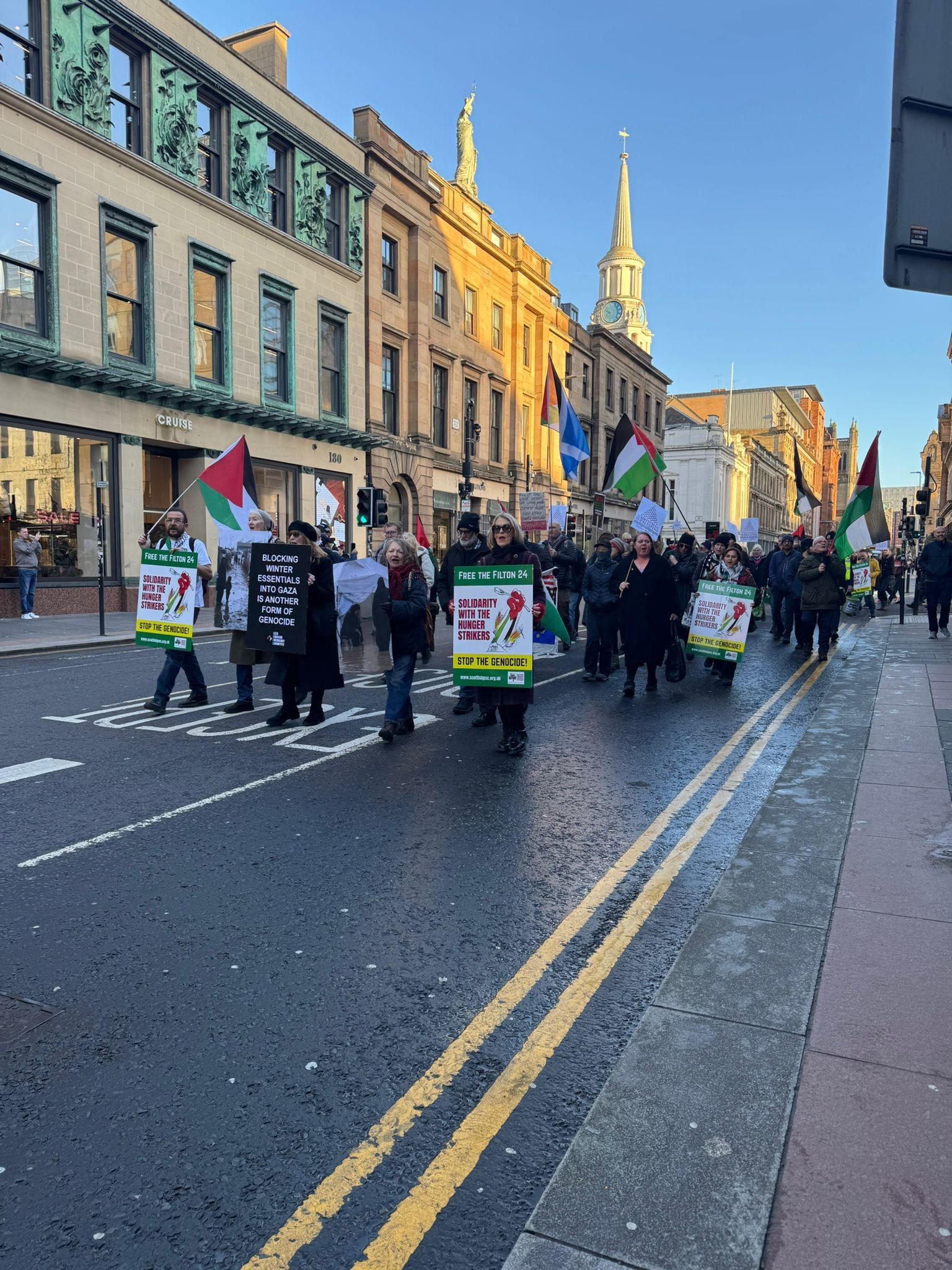 بالصور: اسكتلندا تتظاهر دعما لفلسطين وتندد بالإبادة الجماعية في غزة