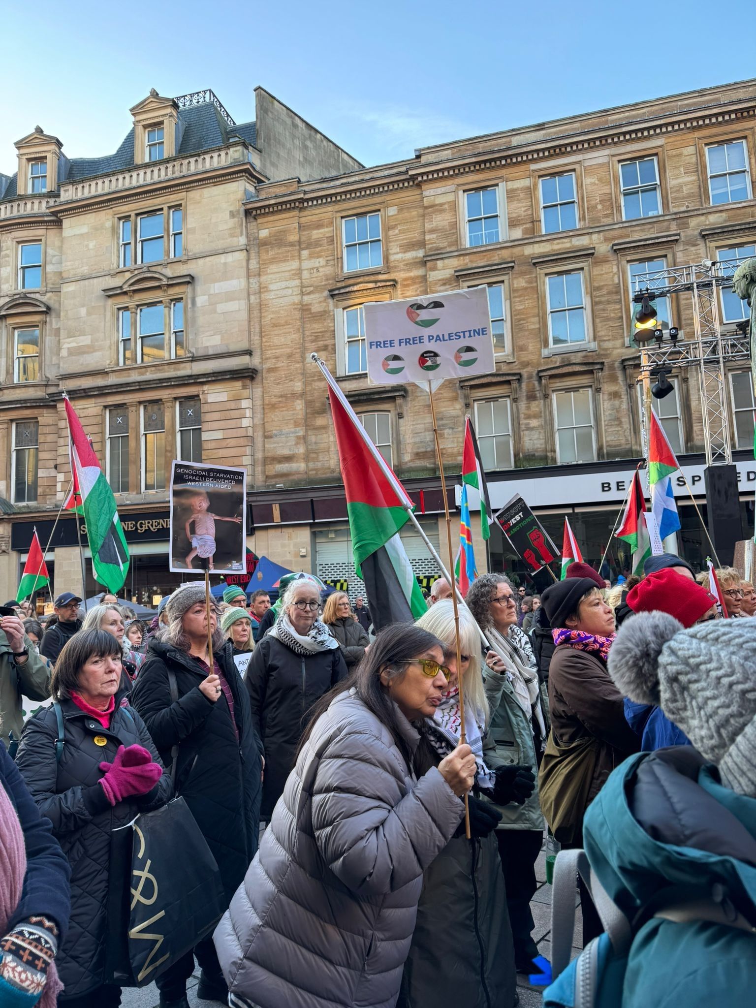 بالصور: اسكتلندا تتظاهر دعما لفلسطين وتندد بالإبادة الجماعية في غزة