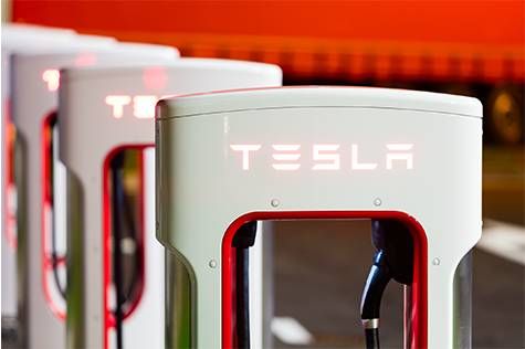 تراجع مبيعات تسلا في أوروبا بنحو 12% في نوفمبر مقابل توسيع بي واي دي الصينية تواجدها