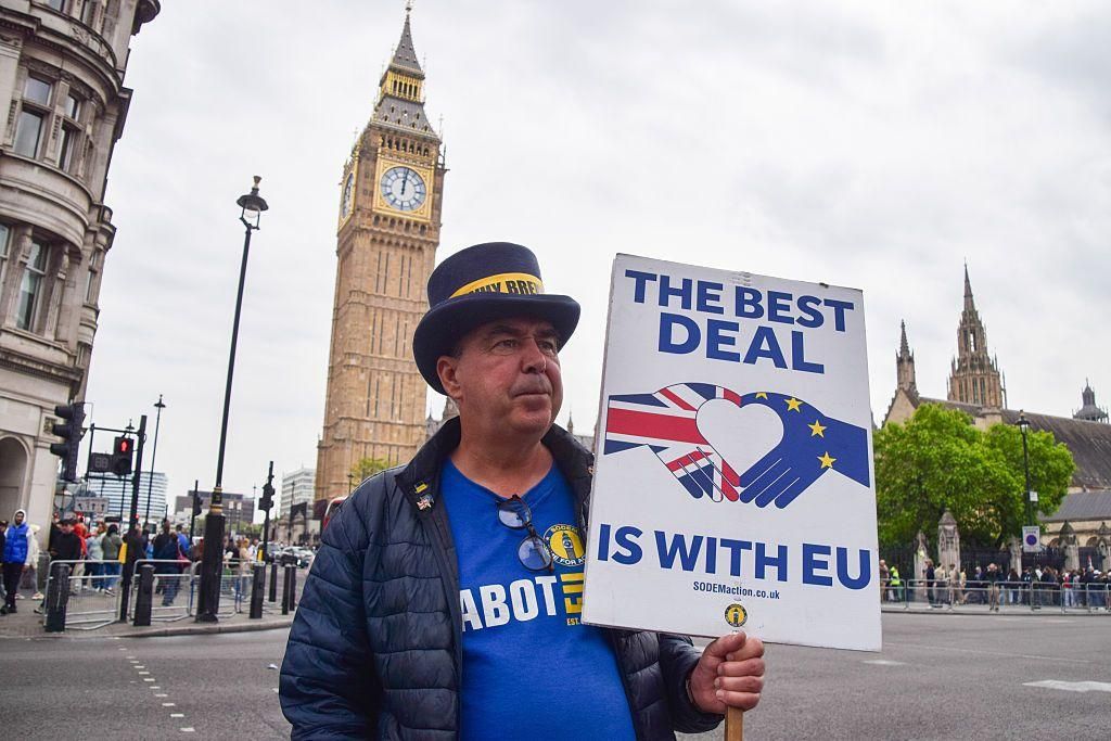 لوموند: الديمقراطية في إسبانيا في خطر