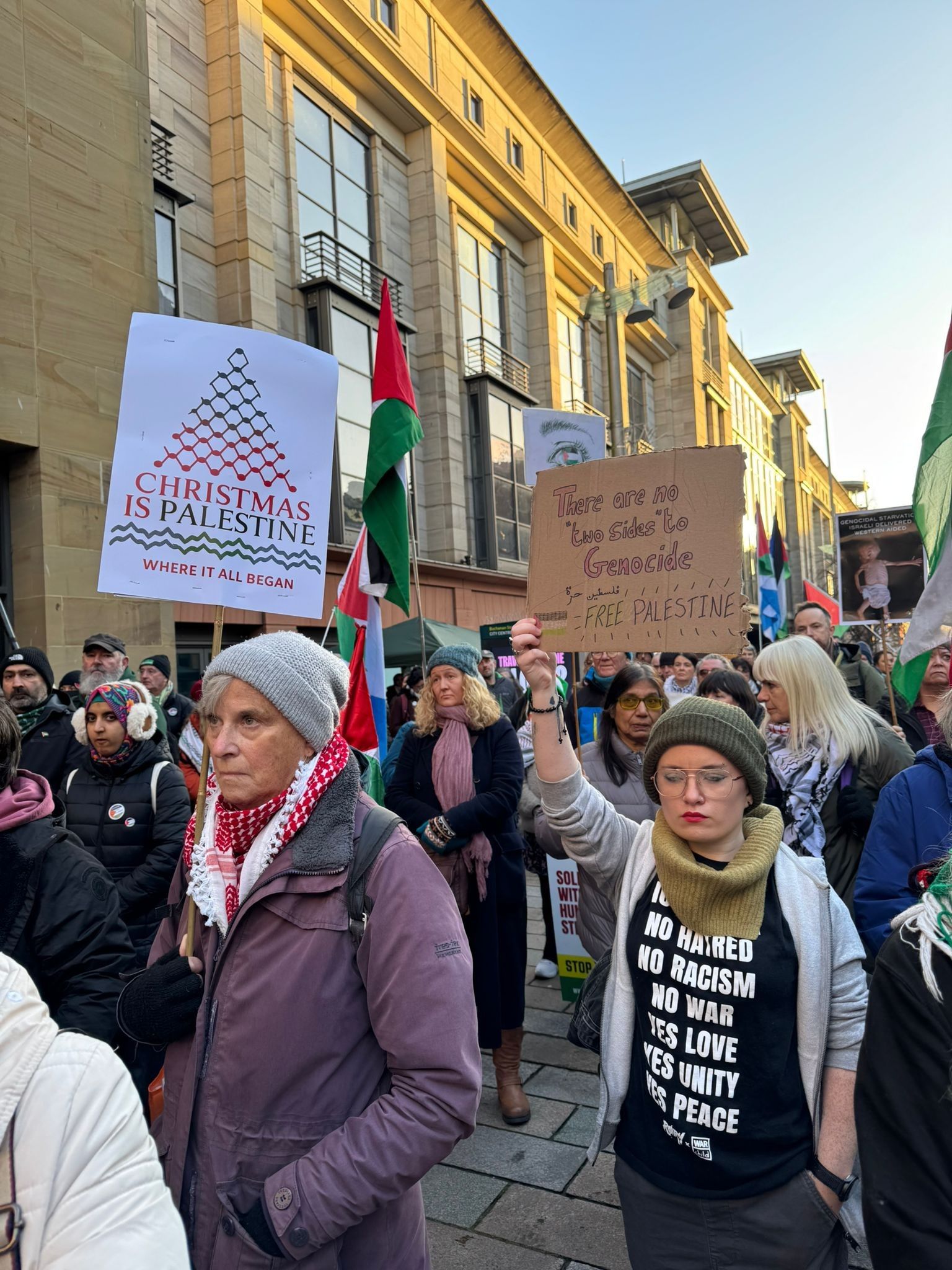 بالصور: اسكتلندا تتظاهر دعما لفلسطين وتندد بالإبادة الجماعية في غزة