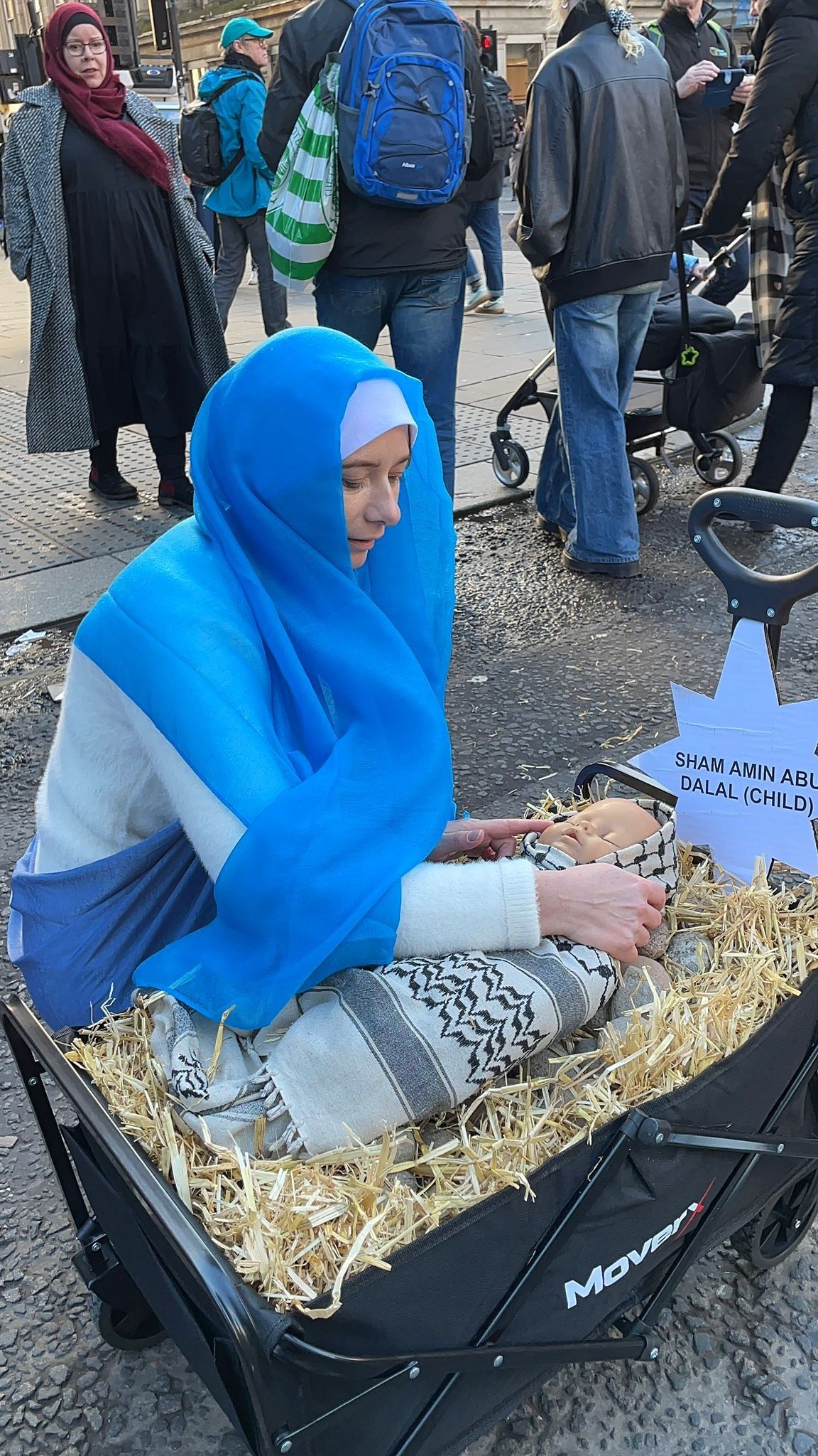 بالصور: اسكتلندا تتظاهر دعما لفلسطين وتندد بالإبادة الجماعية في غزة