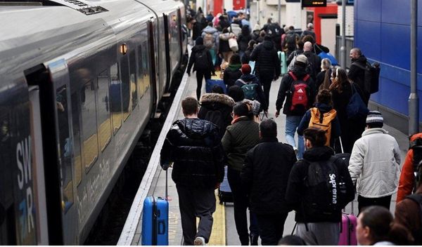 اضطراب خدمات القطارات في لندن عشية عيد الميلاد