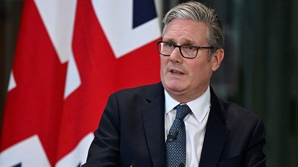 ستارمر يسلط الضوء على ضغوط غلاء المعيشة في رسالته بمناسبة عيد الميلاد