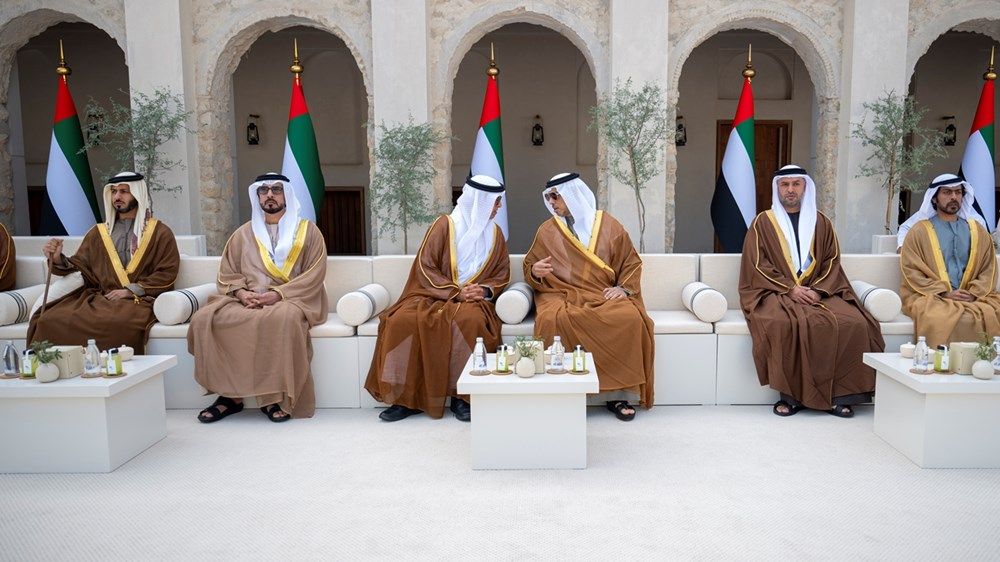 برعاية رئيس الدولة.. منصور بن زايد يشهد العرس الجماعي لأبناء مدينة أبوظبي في قصر الحصن