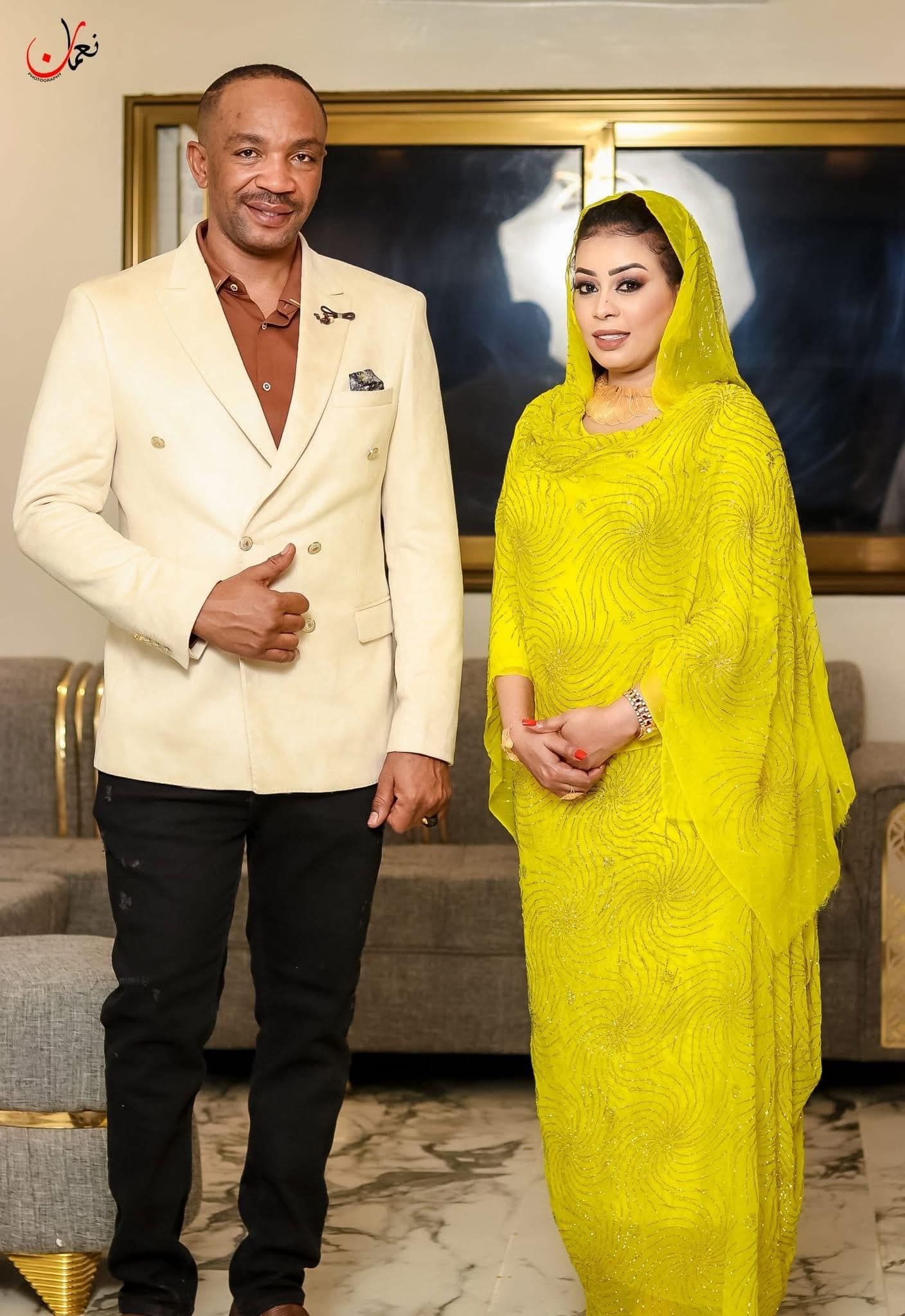 بالصورة.. مدير أعمال الفنانة إيمان الشريف يرد على أخبار خلافه مع المطربة وإنفصاله عنها