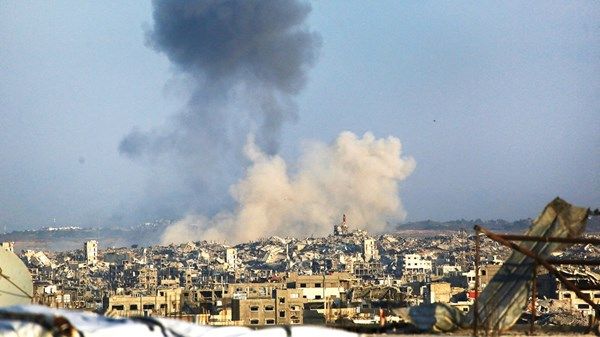 غارات جوية وقصف مدفعي على مناطق متفرقة في القطاع