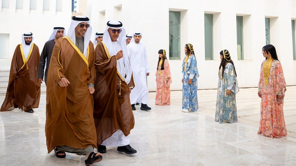 برعاية رئيس الدولة.. منصور بن زايد يشهد العرس الجماعي لأبناء مدينة أبوظبي في قصر الحصن