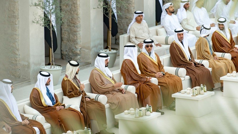 برعاية رئيس الدولة.. منصور بن زايد يشهد العرس الجماعي لأبناء مدينة أبوظبي في قصر الحصن