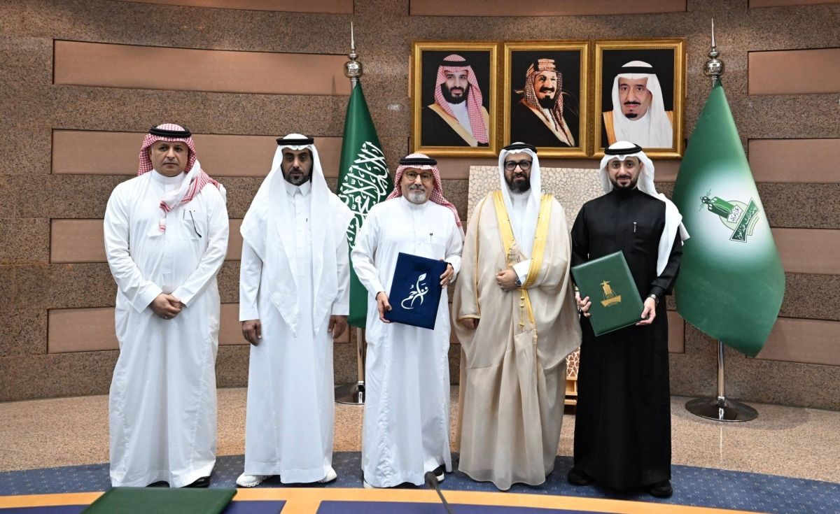 جامعة الملك عبدالعزيز واللجنة الوطنية لرعاية السجناء والمفرج عنهم وأسرهم "تراحم " بمحافظة جدة تبرمان شراكة لتمكين السجناء وأسرهم تعليمياً ومهنياً