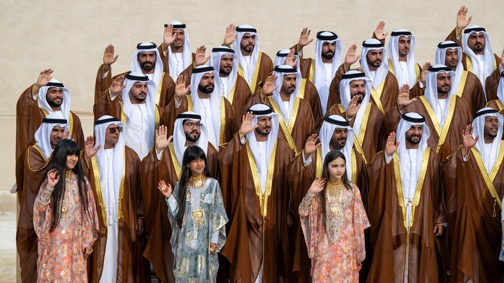 برعاية رئيس الدولة.. منصور بن زايد يشهد العرس الجماعي لأبناء مدينة أبوظبي في قصر الحصن
