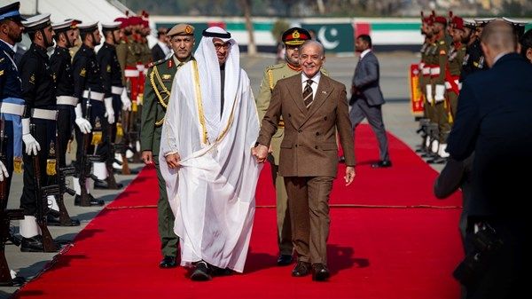 رئيس الدولة: العلاقات الإماراتية - الباكستانية تاريخية
