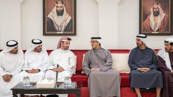 منصور بن زايد يعزي في وفاة راشد مبارك قطامي الكتبي