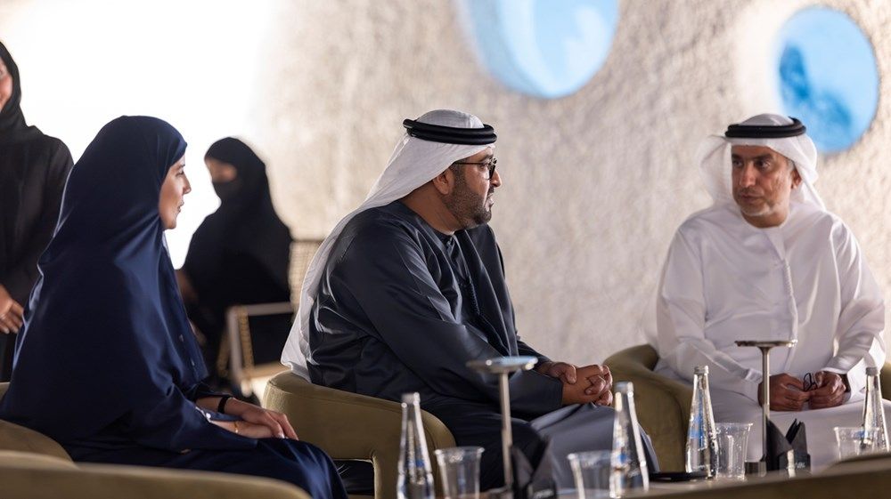 محمد بن حمدان بن زايد يشهد افتتاح فعالية الألعاب الشتوية «ونترلاند العين» في استاد هزاع بن زايد