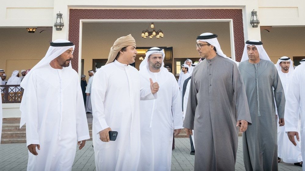 منصور بن زايد يعزي في وفاة راشد مبارك قطامي الكتبي