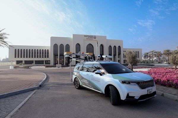 بلدية العين تطلق مشروعاً نوعياً لجمع بيانات حالة الطرق باستخدام التقنيات الذكية