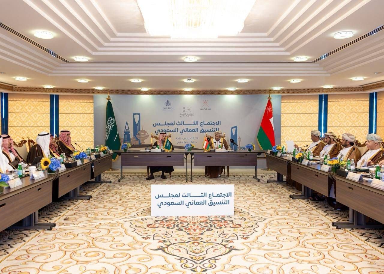 عُمان تحثّ على حوار شامل وتؤيد خطوات السعودية لاحتواء الأزمة في اليمن