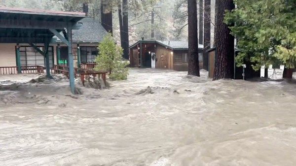 عاصفة شديدة تضرب جنوب كاليفورنيا