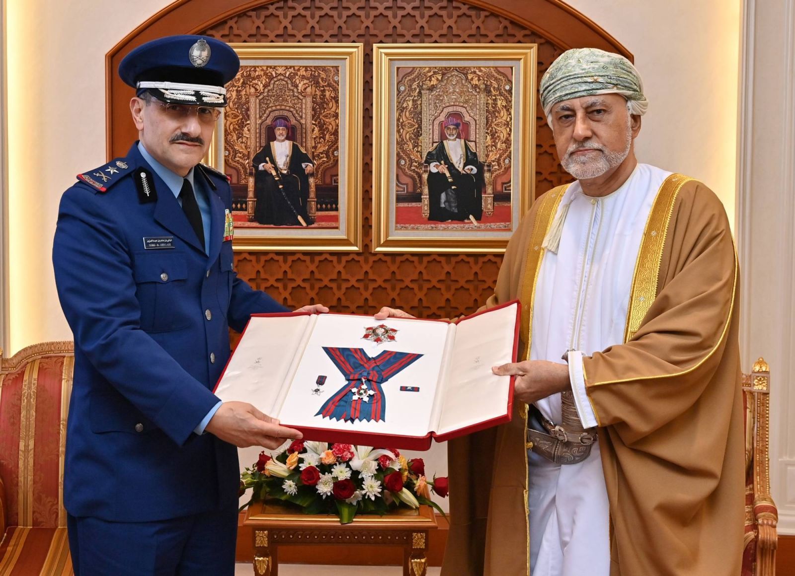 عُمان تحثّ على حوار شامل وتؤيد خطوات السعودية لاحتواء الأزمة في اليمن