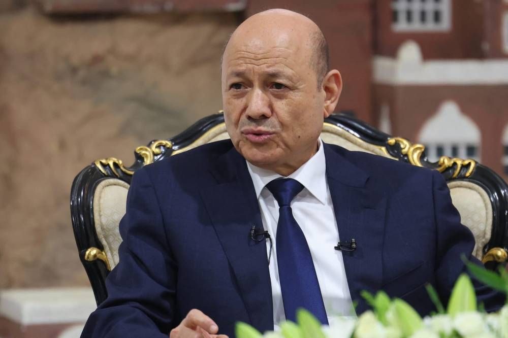 العليمي يثمّن استجابة تحالف دعم الشرعية باتخاذ إجراءات فورية لحماية المدنيين