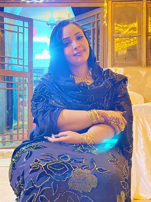 شاهد بالفيديو.. “تعب الداية وخسارة السماية” حسناء السوشيال ميديا أمنية شهلي ترد على معلق سخر من إطلالتها قائلاً: “لونك ضرب”