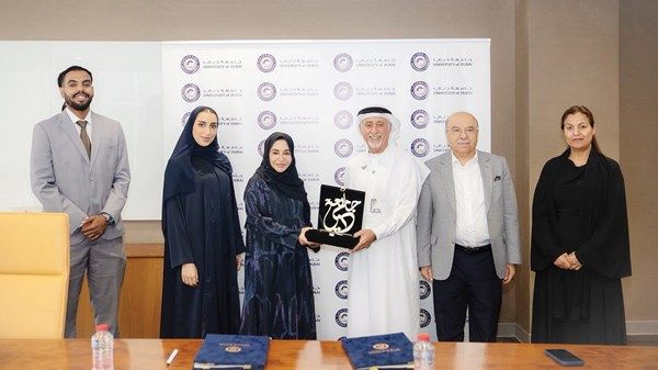 تعاون بين «جامعة دبي» و«دبي للاستثمار»