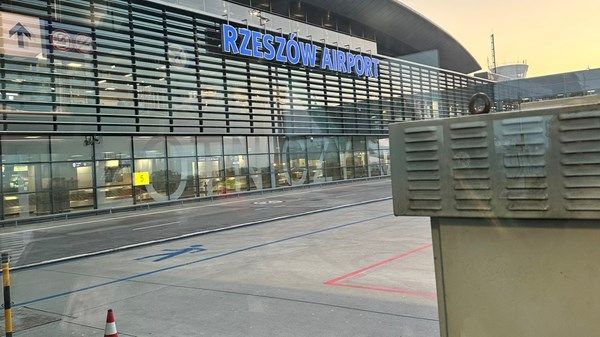 إغلاق مطارين في بولندا بسبب غارات على أوكرانيا