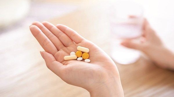 أطباء: الإفراط في تناول «المكملات الغذائية» يهدد الصحة