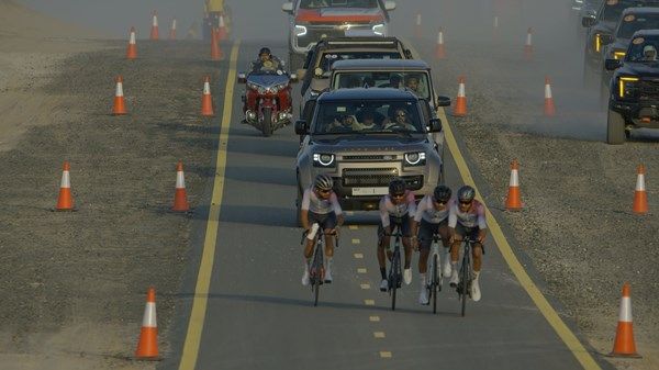 محمد بن راشد يشهد جانباً من فعاليات النسخة العاشرة من بطولة السلم للدراجات الهوائية