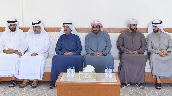 حاكم أم القيوين يقدم واجب العزاء في وفاة بخيته راشد عيسى بن شقوي آل علي