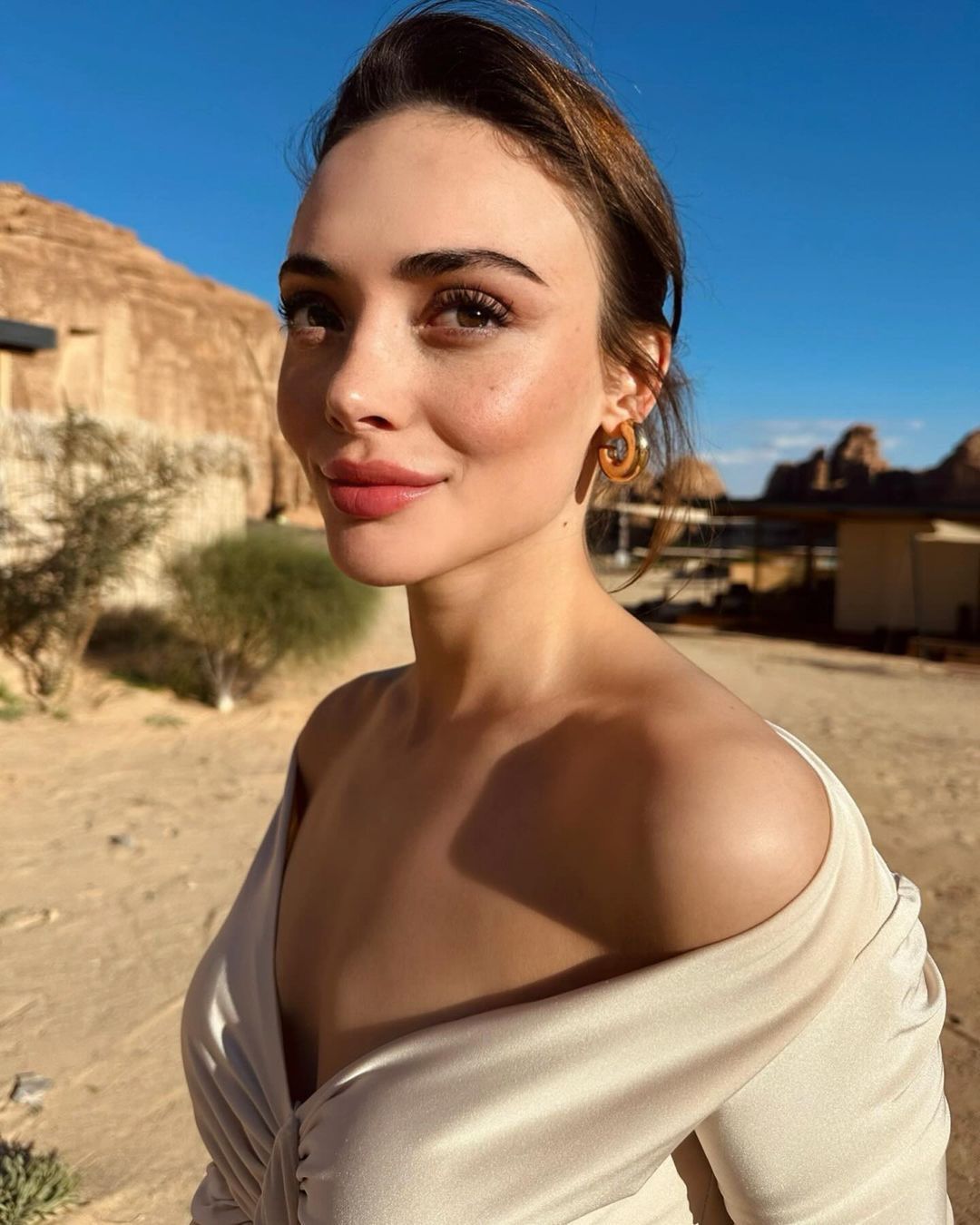 الجدل يتصاعد: هاكان صابانجي يرتبط بزميلة هاندا أرتشيل بعد انفصالهما