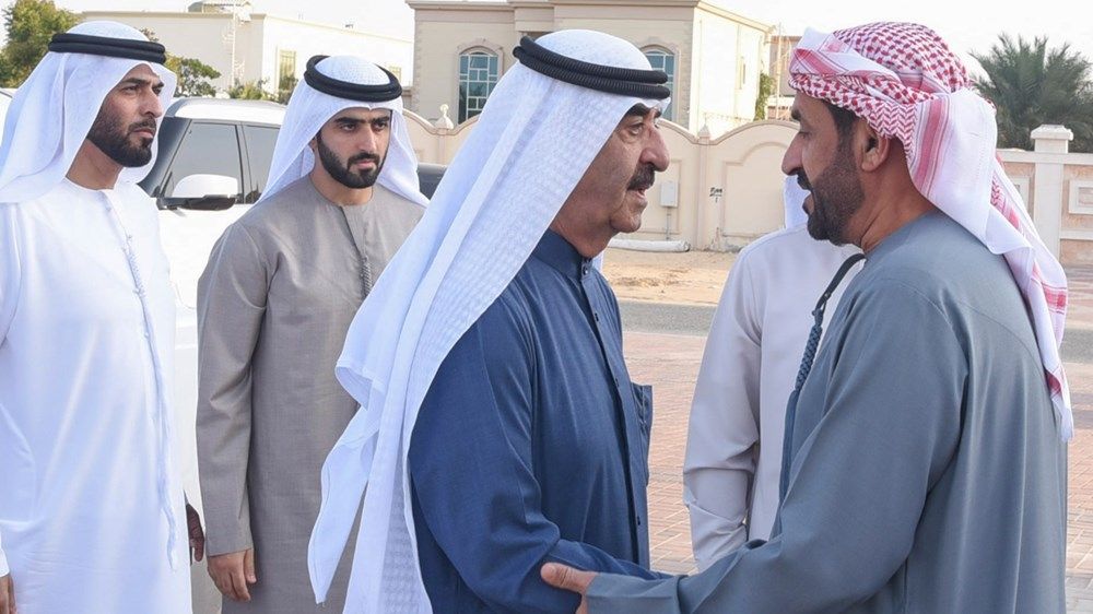 حاكم أم القيوين يقدم واجب العزاء في وفاة بخيته راشد عيسى بن شقوي آل علي