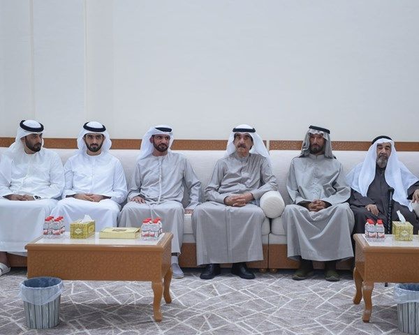 حاكم أم القيوين يقدم واجب العزاء في وفاة موزة إبراهيم راشد الساحب آل علي