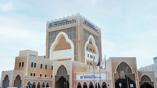 تعاف ناجح لطفل يعاني حالات خلقية معقدة في "خليفة الطبية"