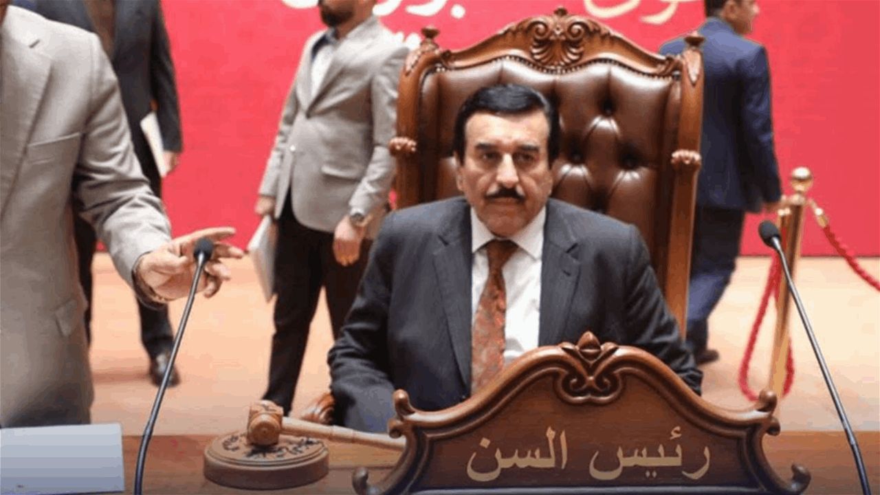 بالصور.. عامر الفائز "يترقب" اكتمال النصاب لافتتاح الجلسة الأولى للبرلمان