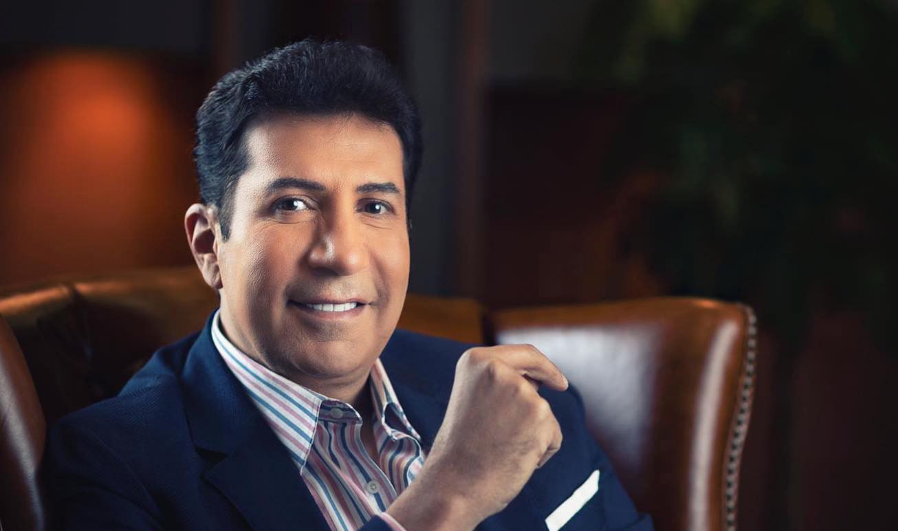 هاني رمزي يُفجع بوفاة أقرب الناس إليه