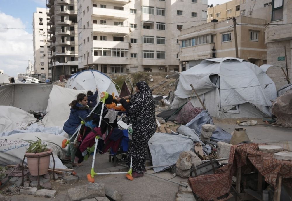 أمطار متجمدة تغرق مخيمات غزة وتفاقم معاناة النازحين