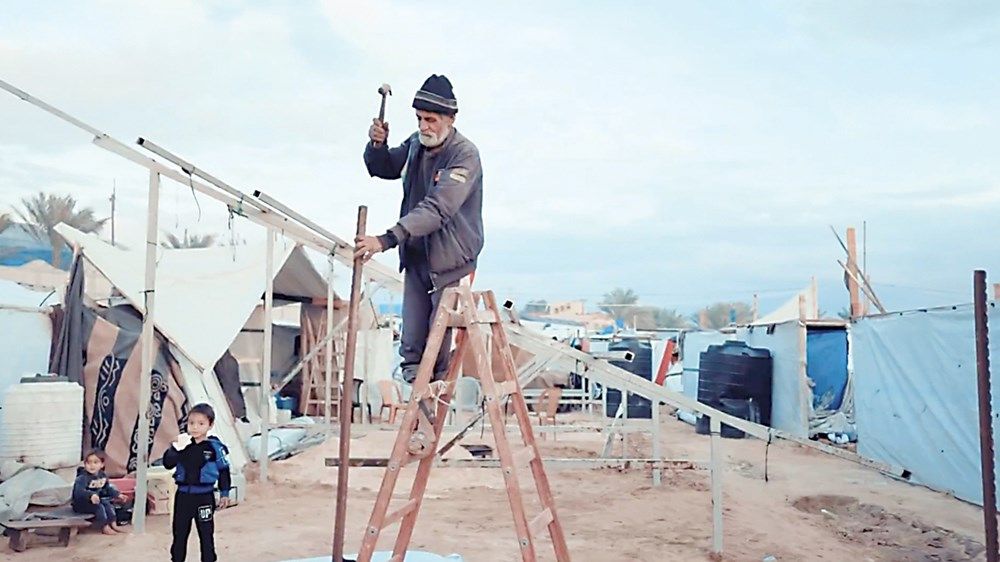 الإمارات تقدم خياماً ومستلزمات إيواء للنازحين في خان يونس