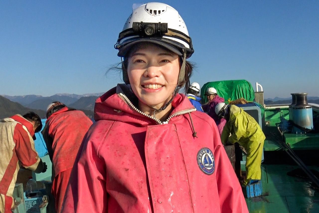 كانازاوا على متن سفينة الصيد.(© Ryoushi.jp)