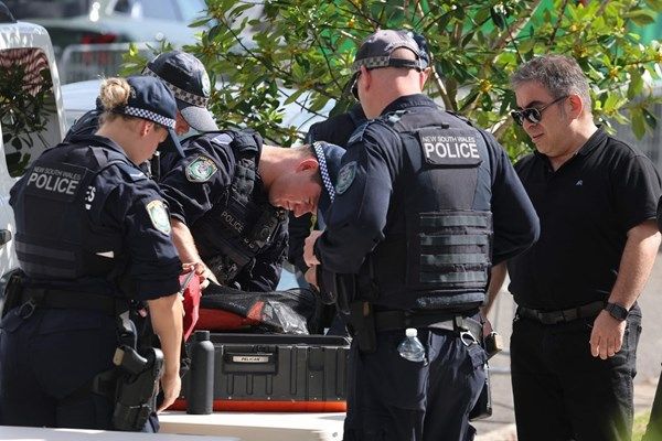 الشرطة الأسترالية: منفذا هجوم سيدني "تصرفا بشكل منفرد"