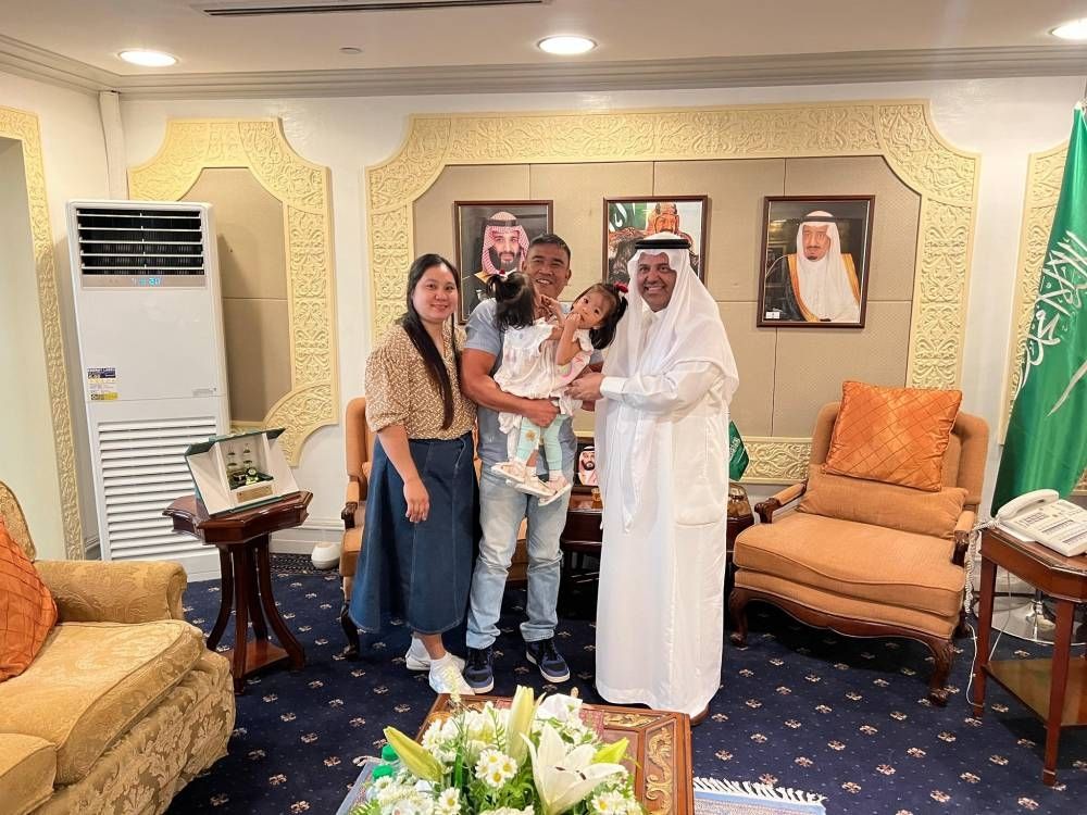 إعلام فلبيني يشيد بدور السعودية في علاج توائمها السيامية