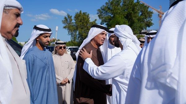 سعود بن صقر يقدم واجب العزاء في وفاة الشيخ عبد الرحمن بن علي النعيمي