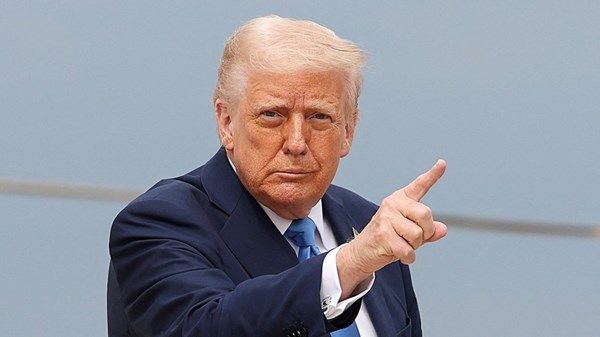 ترامب يلمح إلى إمكانية إقالة رئيس مجلس الاحتياط الفيدرالي